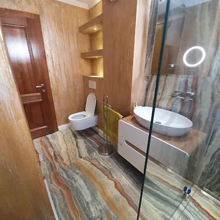 Opera Apartment *